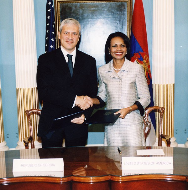 Pošto su ga overili vlada Vojsilava Koštunice i parlament Srbije, BORIS TADIĆ, kao predsednik Srbije,  potpisao je sporazum SOFA prilikom susreta sa državnom sekretarkom SAD CONDOLEEZZA-om RICE, 7. septembra 2006. u Vašingtonu.